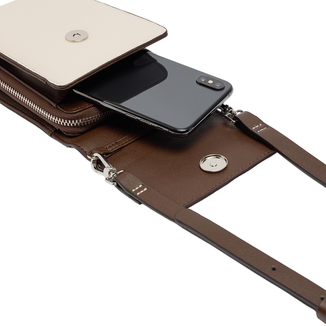 Фото ракурс 4 - Женский молочный чехол Parfois артикул 234942 _EC SS2026