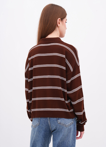 Фото ракурс 2 - Жіноча коричнева футболка поло EQUILIBRI артикул W314 013 000 CINNAMON FW2025