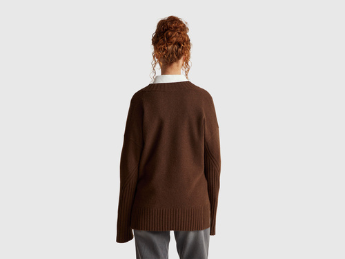 Фото ракурс 2 - Жіночий коричневий светр Benetton артикул 1244D403A 2C0 25A