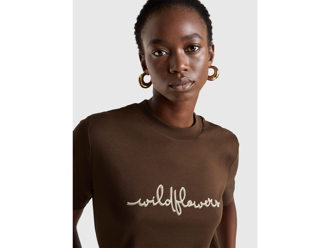 Женская коричневая футболка Benetton артикул 3DCJD10B5 2C0 25I Фото ракурс 4 - Женская коричневая футболка Benetton артикул 3DCJD10B5 2C0 25I