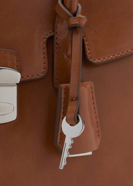 Жіноча коричнева сумка Mango артикул 17045821 CG 1 season Фото ракурс 5 - Жіноча коричнева сумка Mango артикул 17045821 CG 1 season