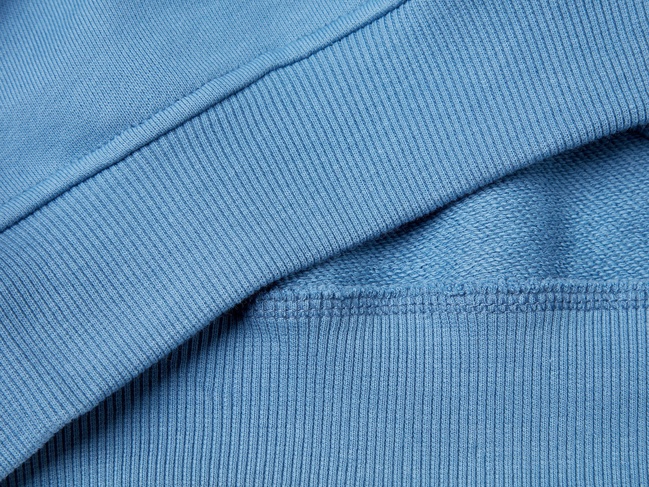 Фото ракурс 3 - Синий свитшот для мальчиков Benetton артикул 3UNIC10O3.G 11W 25P