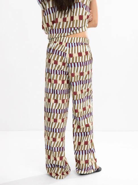 Фото ракурс 2 - Женские разноцветные штаны Parfois артикул 232525 _BM SS2025