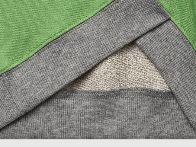 Фото ракурс 3 - Зеленый свитшот для мальчиков Benetton артикул 3J70G10HW.P 901 25P