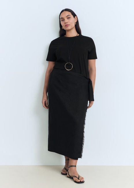 Фото ракурс 5 - Женская черная футболка Mango артикул 17091515 99 1 season