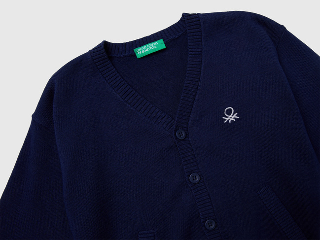 Синій светр для хлопчиків Benetton артикул 120YG600G.P 252 25A Фото ракурс 3 - Синій светр для хлопчиків Benetton артикул 120YG600G.P 252 25A