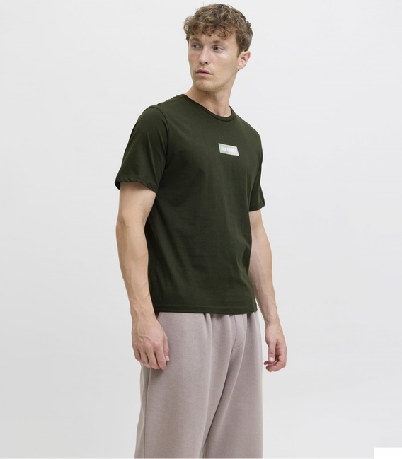 Мужская зеленая футболка Jack & Jones артикул 12278509 Duffel Bag SS2026 Фото ракурс 1 - Мужская зеленая футболка Jack & Jones артикул 12278509 Duffel Bag SS2026