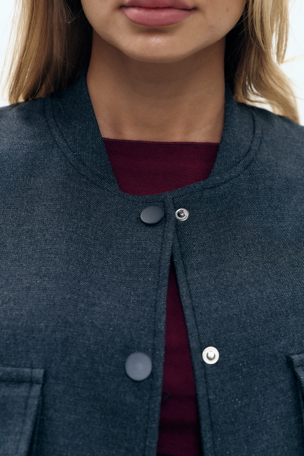 Женская серая куртка EQUILIBRI артикул BW491002 200 Grey SS2025 Фото ракурс 3 - Женская серая куртка EQUILIBRI артикул BW491002 200 Grey SS2025