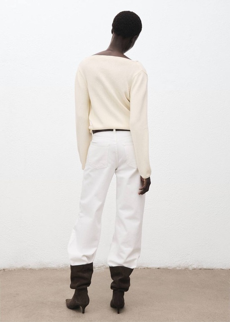 Жіночий молочний джемпер Mango артикул 17005841 05 1 season Фото ракурс 2 - Жіночий молочний джемпер Mango артикул 17005841 05 1 season