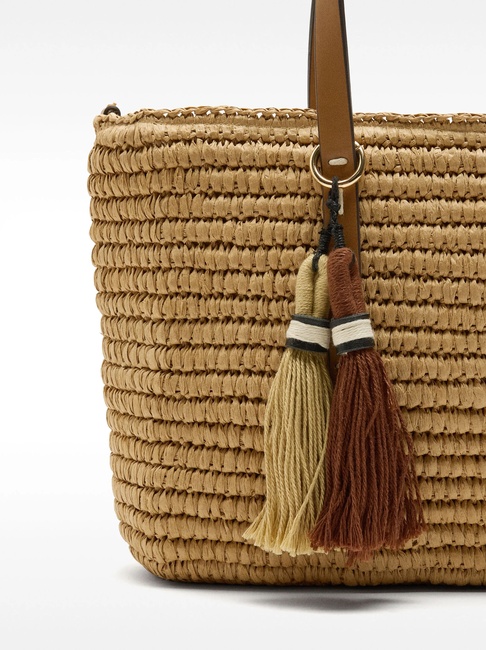 Фото ракурс 4 - Жіноча бежева сумка Parfois артикул 229863 NCL FW2025