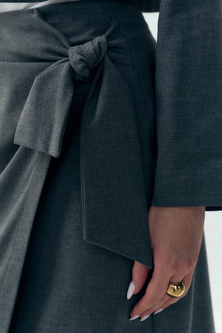 Фото ракурс 5 - Женская серая юбка EQUILIBRI артикул BW491004 200 Grey FW2025