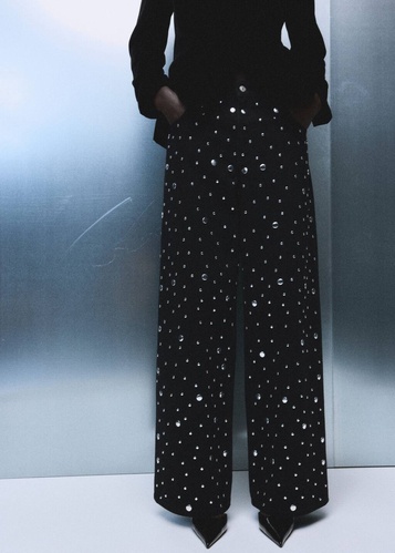 Фото ракурс 1 - Жіночі чорні джинси Mango артикул 17088289 TN 1 season