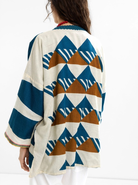 Женское синее пончо Parfois артикул 234104 _BM FW2025 Фото ракурс 2 - Женское синее пончо Parfois артикул 234104 _BM FW2025