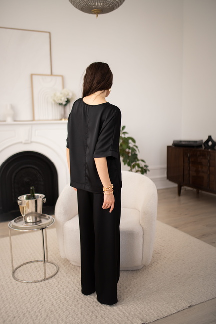 Фото ракурс 2 - Жіночі чорні брюки EQUILIBRI артикул W491 049 202 Black SS2026