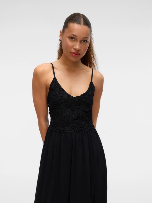 Женское черное платье Vero Moda артикул 10329680 Black FW2025 Фото ракурс 4 - Женское черное платье Vero Moda артикул 10329680 Black FW2025