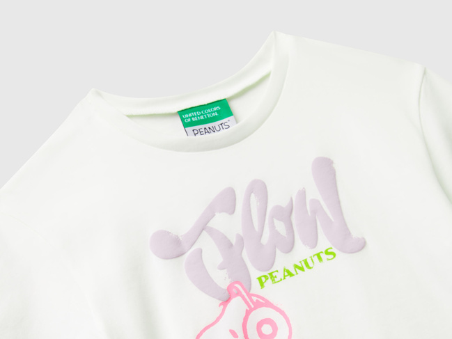 Біла футболка для дівчаток Benetton артикул 3X1SG10JV.P 074 25A Фото ракурс 3 - Біла футболка для дівчаток Benetton артикул 3X1SG10JV.P 074 25A