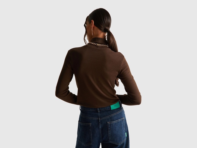 Женская коричневая водолазка Benetton артикул 3GA2E2224 2C0 25A Фото ракурс 2 - Женская коричневая водолазка Benetton артикул 3GA2E2224 2C0 25A