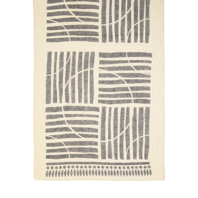 Жіночий бежевий шарф Parfois артикул 234263 _DM FW2025 Фото ракурс 4 - Жіночий бежевий шарф Parfois артикул 234263 _DM FW2025