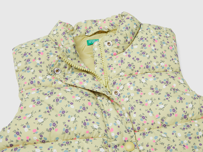 Фото ракурс 3 - Зелений жилет для дівчаток Benetton артикул 2V3YGJ00O.P 62T 25A