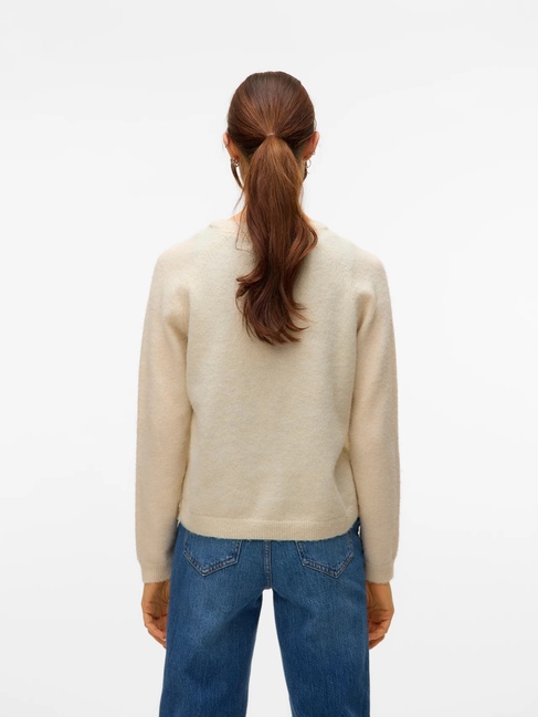 Фото ракурс 2 - Женский молочный джемпер Vero Moda артикул 10331423 birch FW2025