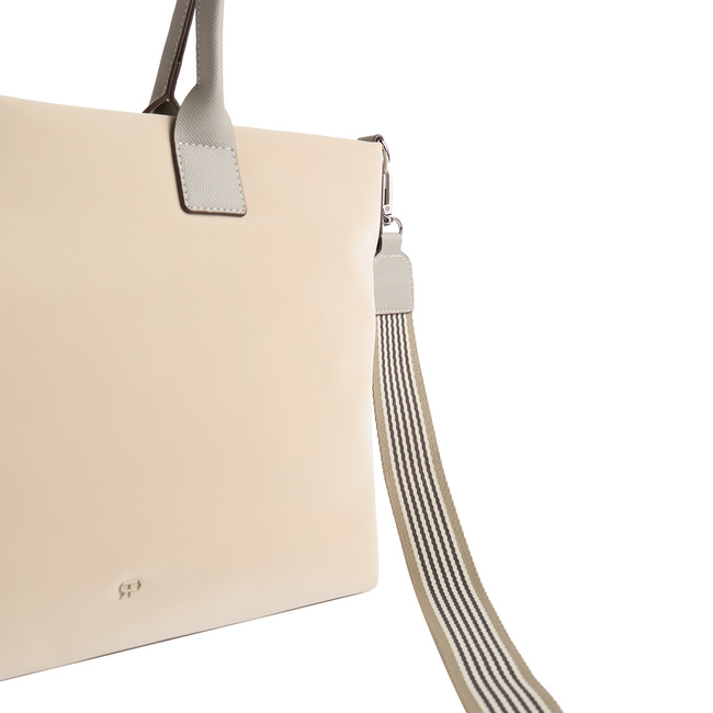 Женская молочная сумка Parfois артикул 229056 _EC SS2025 Фото ракурс 3 - Женская молочная сумка Parfois артикул 229056 _EC SS2025