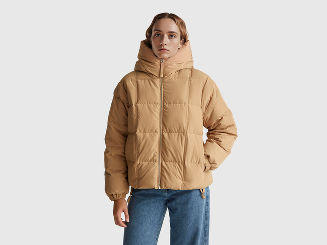 Женская коричневая куртка Benetton артикул 22T6DN086 193 25A Фото ракурс 1 - Женская коричневая куртка Benetton артикул 22T6DN086 193 25A