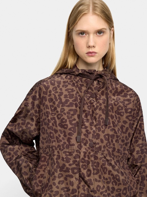 Женский коричневый плащ Parfois артикул 237231 _BM FW2025 Фото ракурс 3 - Женский коричневый плащ Parfois артикул 237231 _BM FW2025