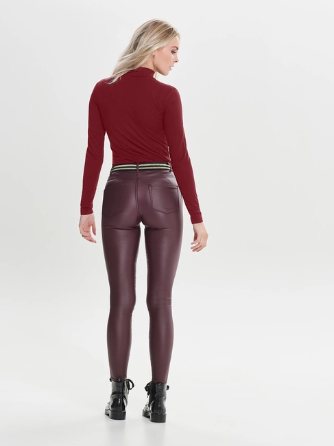 Фото ракурс 2 - Женская бордовая водолазка Only артикул 15211083 Cabernet FW2025