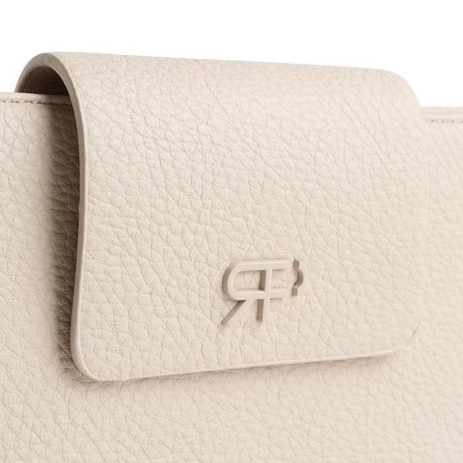 Фото ракурс 4 - Женская молочная сумка Parfois артикул 230223 _EC FW2025