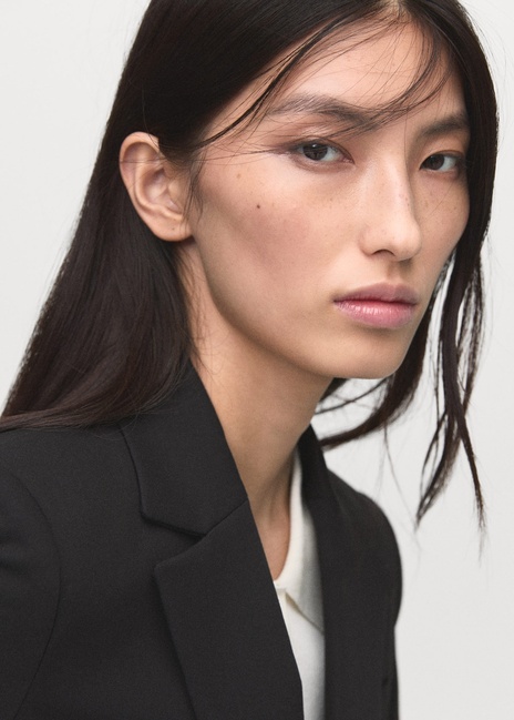 Фото ракурс 4 - Жіночий чорний пiджак Mango артикул 17045806 99 1 season