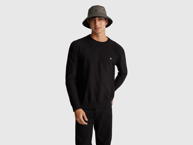 Чоловічий чорний светр Benetton артикул 1V4KU10AF 100 25A Фото ракурс 1 - Чоловічий чорний светр Benetton артикул 1V4KU10AF 100 25A