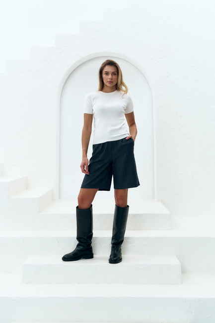 Фото ракурс 3 - Жіноча молочна футболка EQUILIBRI артикул BW313002 000 MILK SS2025