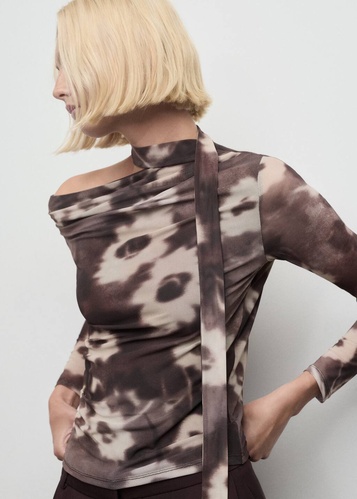 Фото ракурс 1 - Жіноча коричнева футболка Mango артикул 17057816 30 1 season