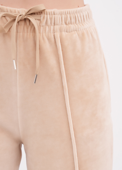 Женские бежевые штаны EQUILIBRI артикул W291 042 200 Beige FW2025 Фото ракурс 4 - Женские бежевые штаны EQUILIBRI артикул W291 042 200 Beige FW2025