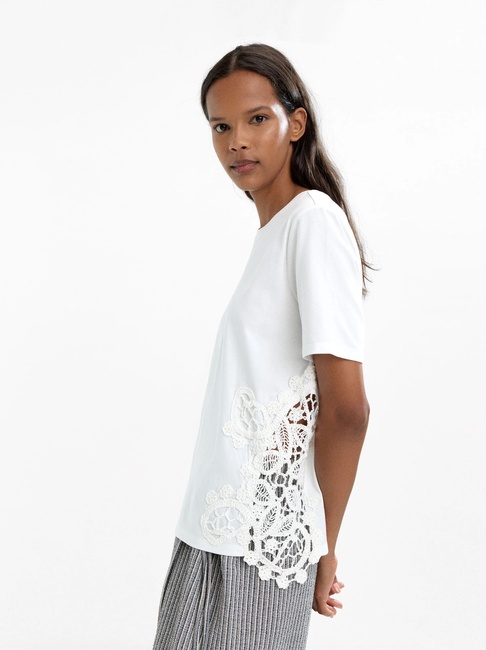 Жіноча біла футболка Parfois артикул 233639 _WT FW2025 Фото ракурс 3 - Жіноча біла футболка Parfois артикул 233639 _WT FW2025