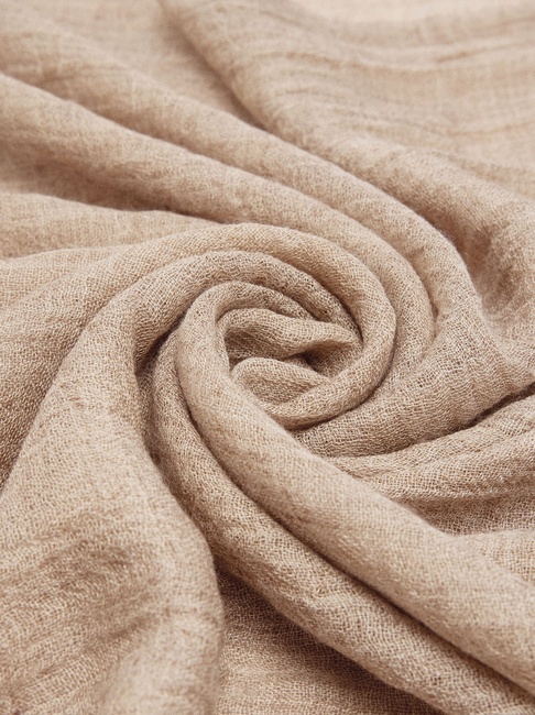 Фото ракурс 2 - Жіночий бежевий шарф Parfois артикул 231040 CBM FW2025