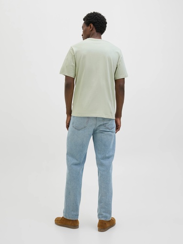 Фото ракурс 2 - Мужская зеленая футболка Jack & Jones артикул 12276784 Celadon Tint FW2025