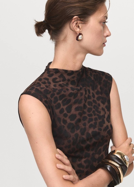 Жіноча коричнева сукня Mango артикул 17066003 30 1 season Фото ракурс 4 - Жіноча коричнева сукня Mango артикул 17066003 30 1 season