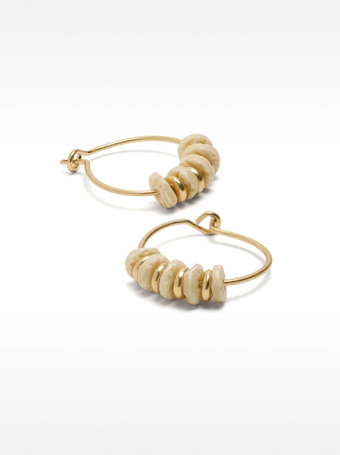 Женские бело-золотые серьги Parfois артикул 235030 _WT FW2025 Фото ракурс 1 - Женские бело-золотые серьги Parfois артикул 235030 _WT FW2025