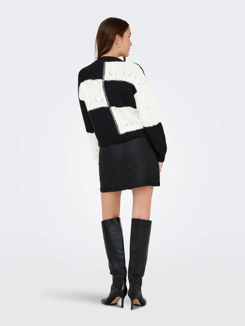 Жіночий чорний светр Only артикул 15276930 Black FW2025 Фото ракурс 2 - Жіночий чорний светр Only артикул 15276930 Black FW2025