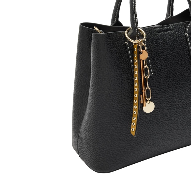 Женская черная сумка Parfois артикул 238239 _BK FW2025 Фото ракурс 3 - Женская черная сумка Parfois артикул 238239 _BK FW2025