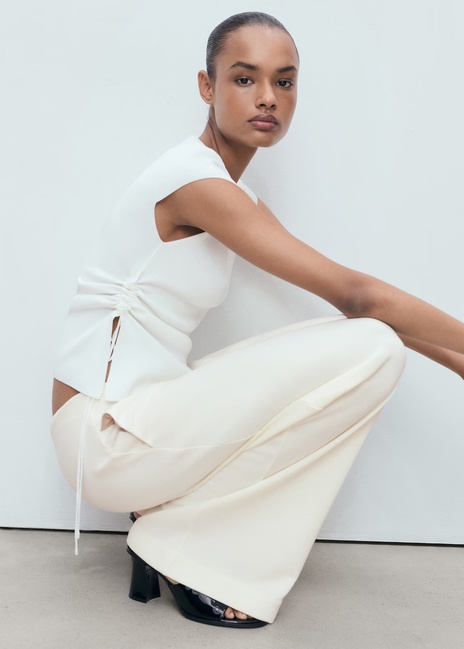 Женские молочные брюки Mango артикул 17084095 05 1 season Фото ракурс 4 - Женские молочные брюки Mango артикул 17084095 05 1 season