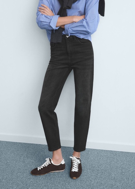 Женские черные джинсы Mango артикул 27011238 TN 2 season Фото ракурс 1 - Женские черные джинсы Mango артикул 27011238 TN 2 season