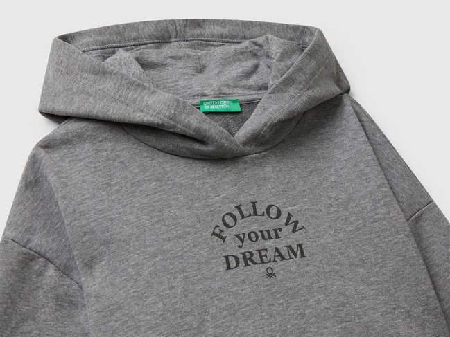 Фото ракурс 3 - Сірe худі для дівчаток Benetton артикул 3NBMC2053.G 507 25A