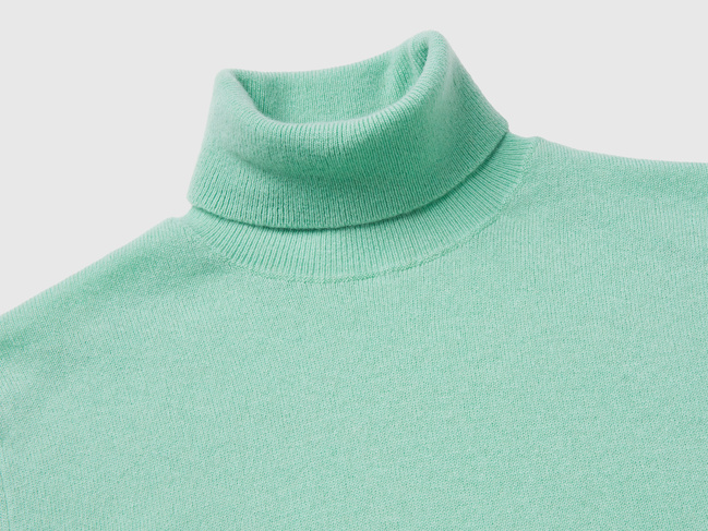 Фото ракурс 3 - Женская бирюзовая водолазка Benetton артикул 1002D2348 34P 25A