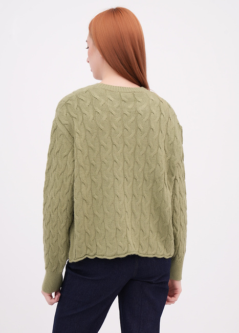 Фото ракурс 2 - Жіночий зелений светр EQUILIBRI артикул W342 065 000 OLIVE FW2025