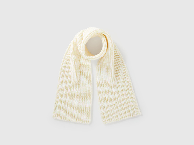 Фото ракурс 1 - Білий шарф для хлопчиків Benetton артикул 105HCU013.G 600 25A