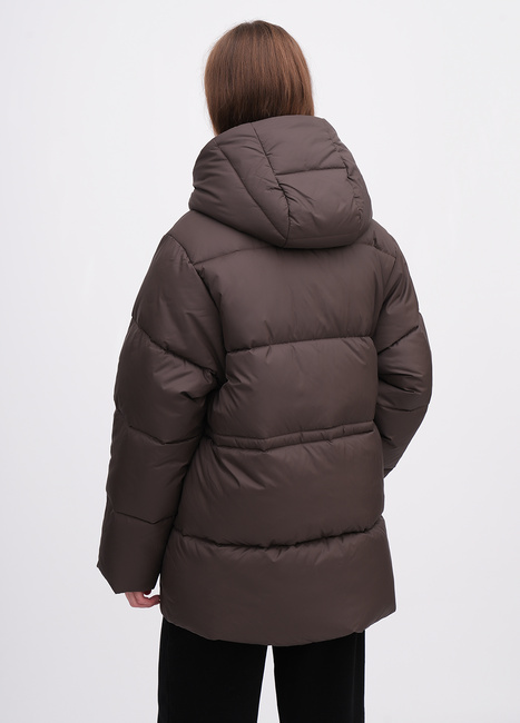 Фото ракурс 2 - Жіноча коричнева куртка EQUILIBRI артикул W172 013 000 Brown FW2025