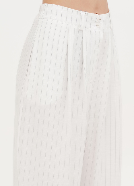 Женские белые брюки EQUILIBRI артикул W491 067 200 White SS2025 Фото ракурс 3 - Женские белые брюки EQUILIBRI артикул W491 067 200 White SS2025