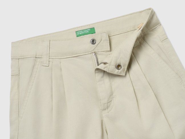 Бежеві шорти для дівчаток Benetton артикул 47RGC903Y.G 152 25E Фото ракурс 3 - Бежеві шорти для дівчаток Benetton артикул 47RGC903Y.G 152 25E